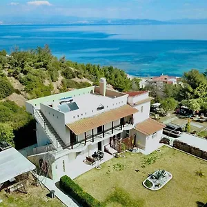 https://villa-irina.hotelschalkidiki.net