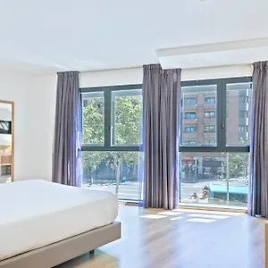 https://azul-barcelona.catalonia-hotels.com